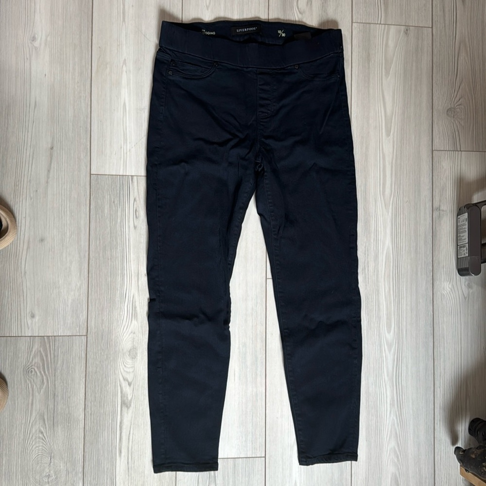 NWOT Liverpool Jean Co The Denim Legging  10/30
Pull-On Denim Dark Wash Indigo
